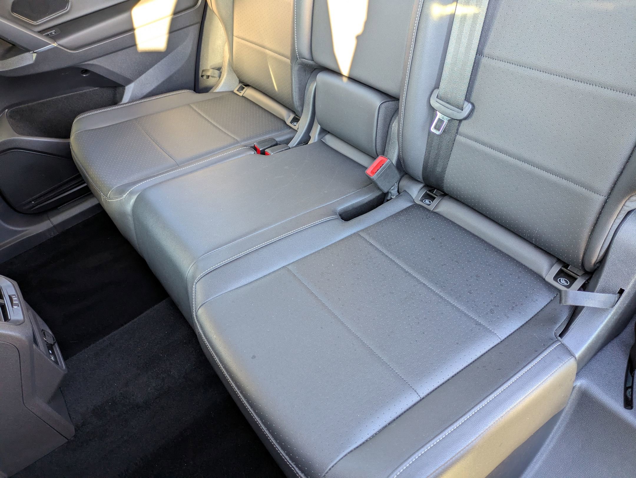 Used 2020 Volkswagen Tiguan SE image 28