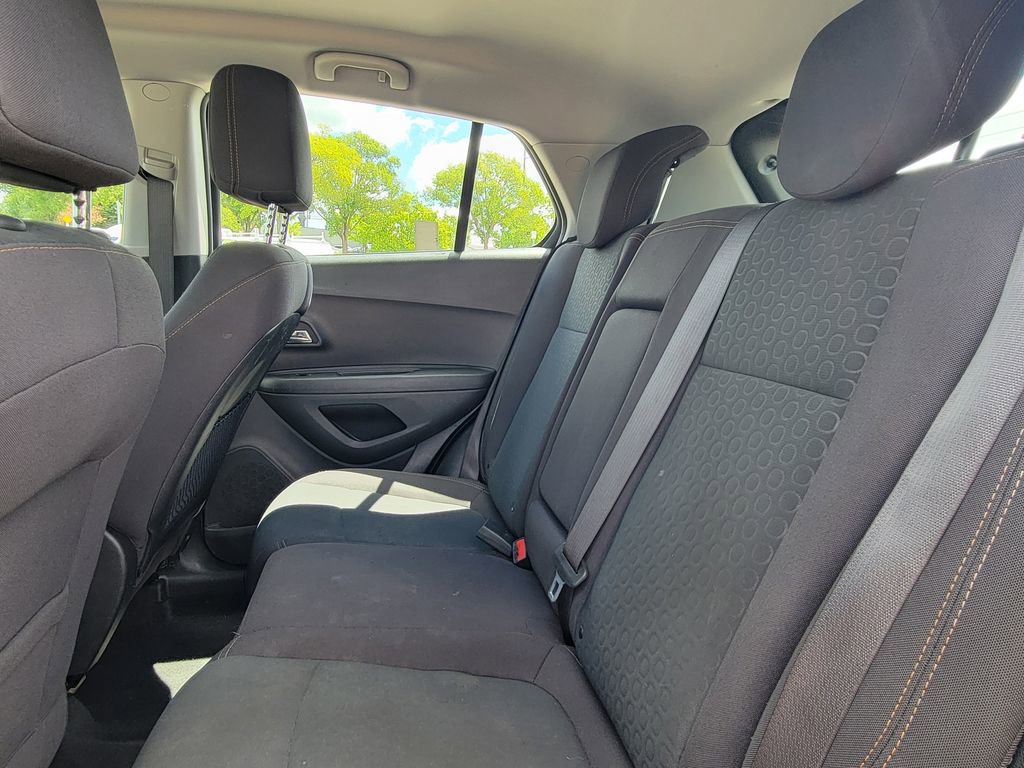 Used 2020 Chevrolet Trax LS FWD image 36