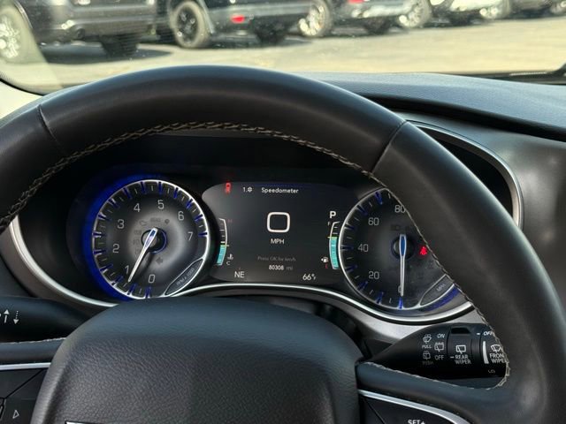 Used 2023 Chrysler Pacifica Touring-L image 19