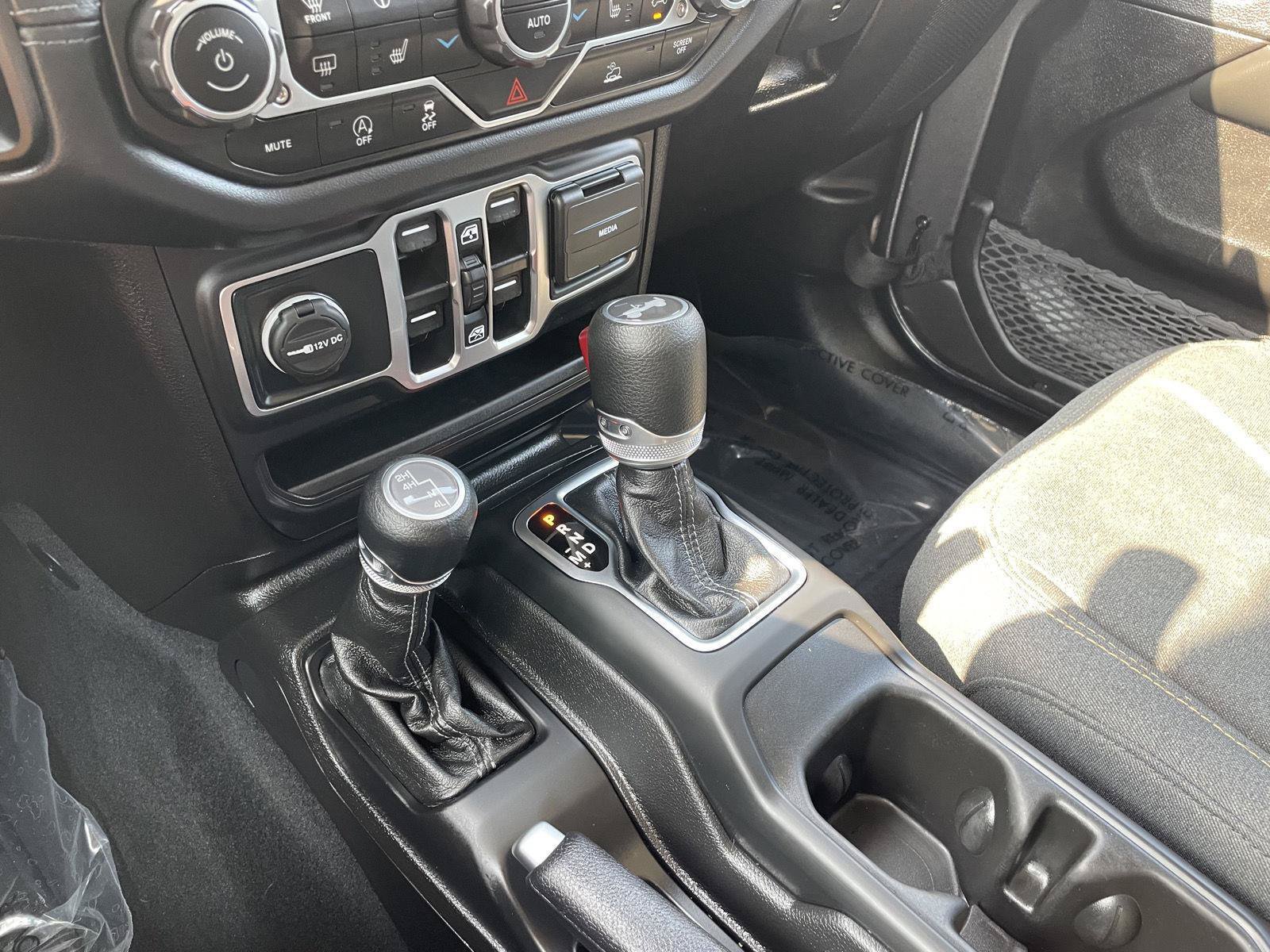 Used 2025 Jeep Wrangler Unlimited Sahara AWD/4WD image 29