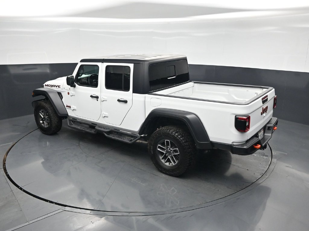 Used 2024 Jeep Gladiator Mojave AWD/4WD image 44