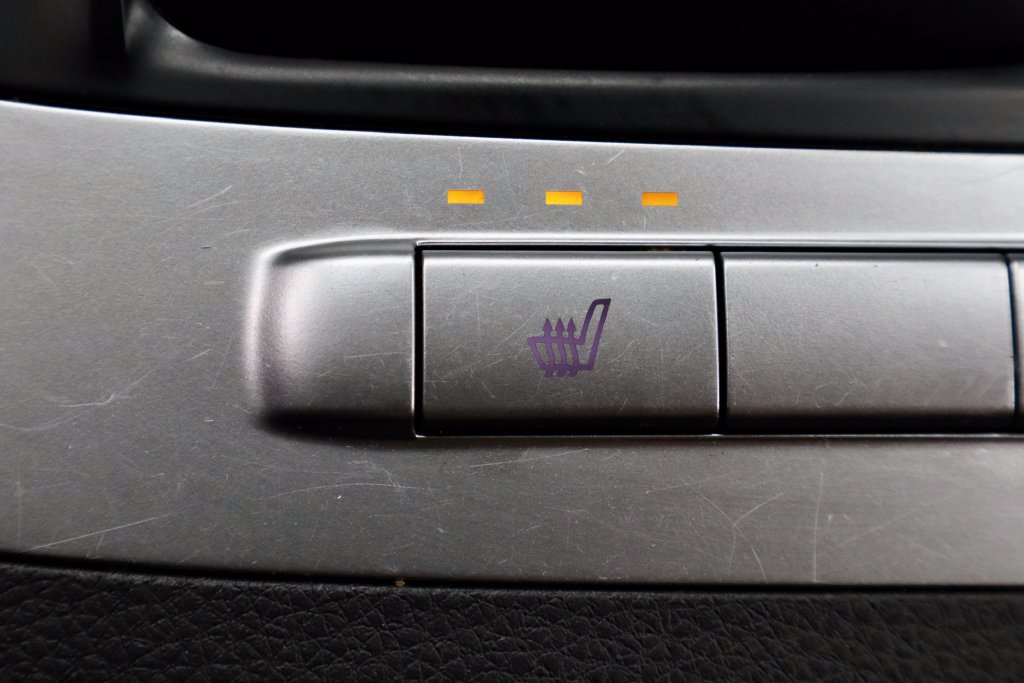 Used 2024 Kia Carnival LX FWD image 4