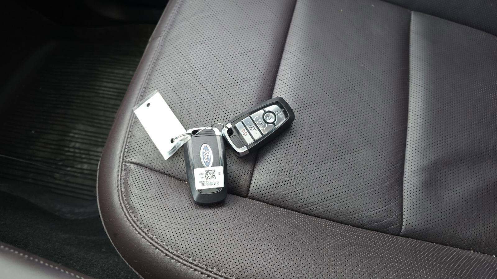 Certified 2025 Ford Explorer Platinum image 25