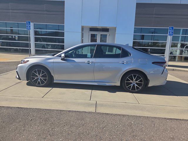 Used 2023 Toyota Camry SE w/ Convenience Package FWD image 2