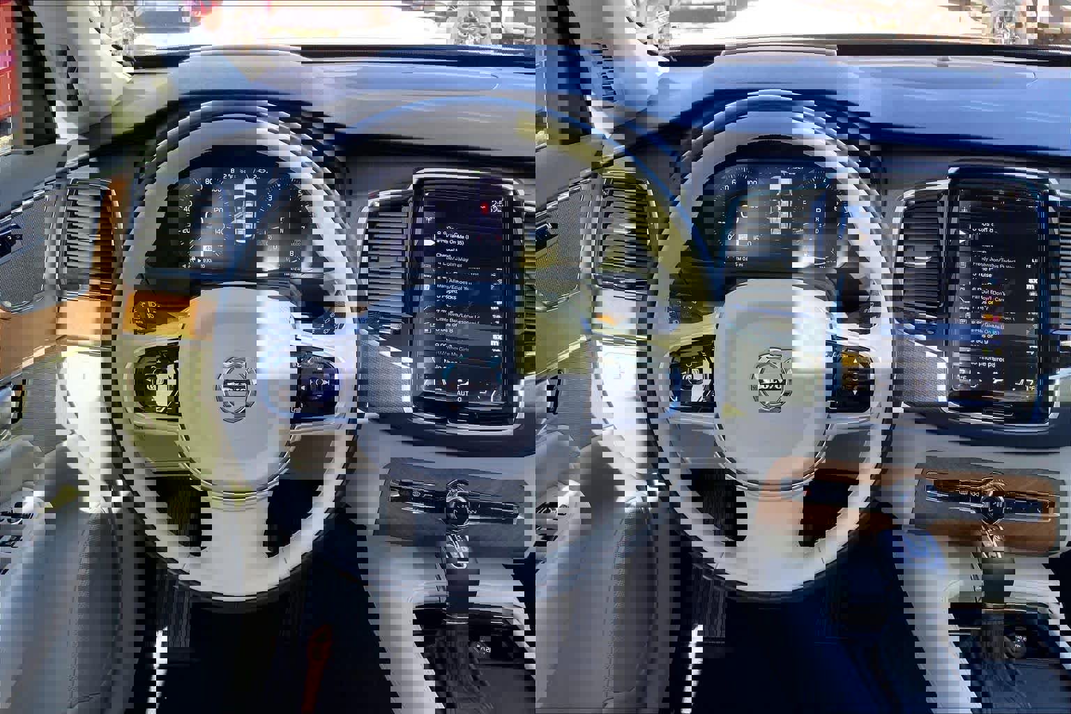 Used 2022 Volvo XC90 T6 Momentum w/ Advanced Package image 6