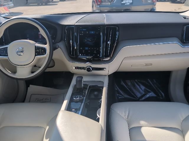 Used 2023 Volvo XC60 B5 Plus image 31