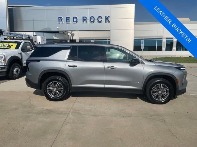 Used 2025 Chevrolet Traverse LT AWD/4WD image 3