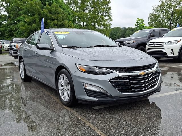 Used 2025 Chevrolet Malibu LT FWD image 2
