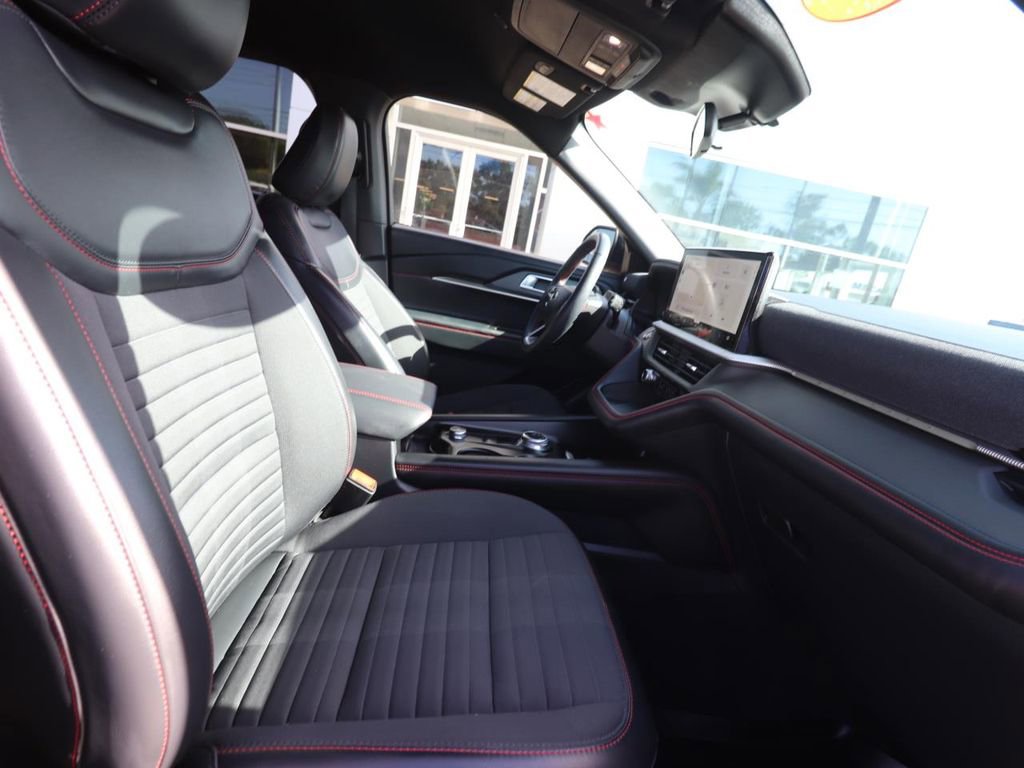 Certified 2025 Ford Explorer ST-Line RWD image 24