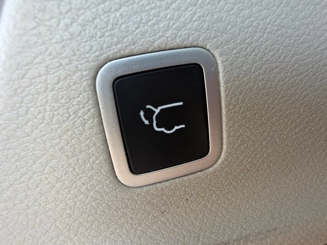 Used 2022 Chrysler Voyager LX FWD image 12