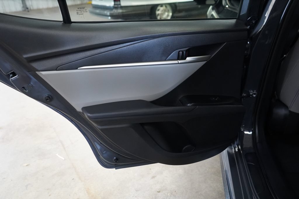Used 2025 Toyota Camry SE w/ Convenience Package FWD image 29
