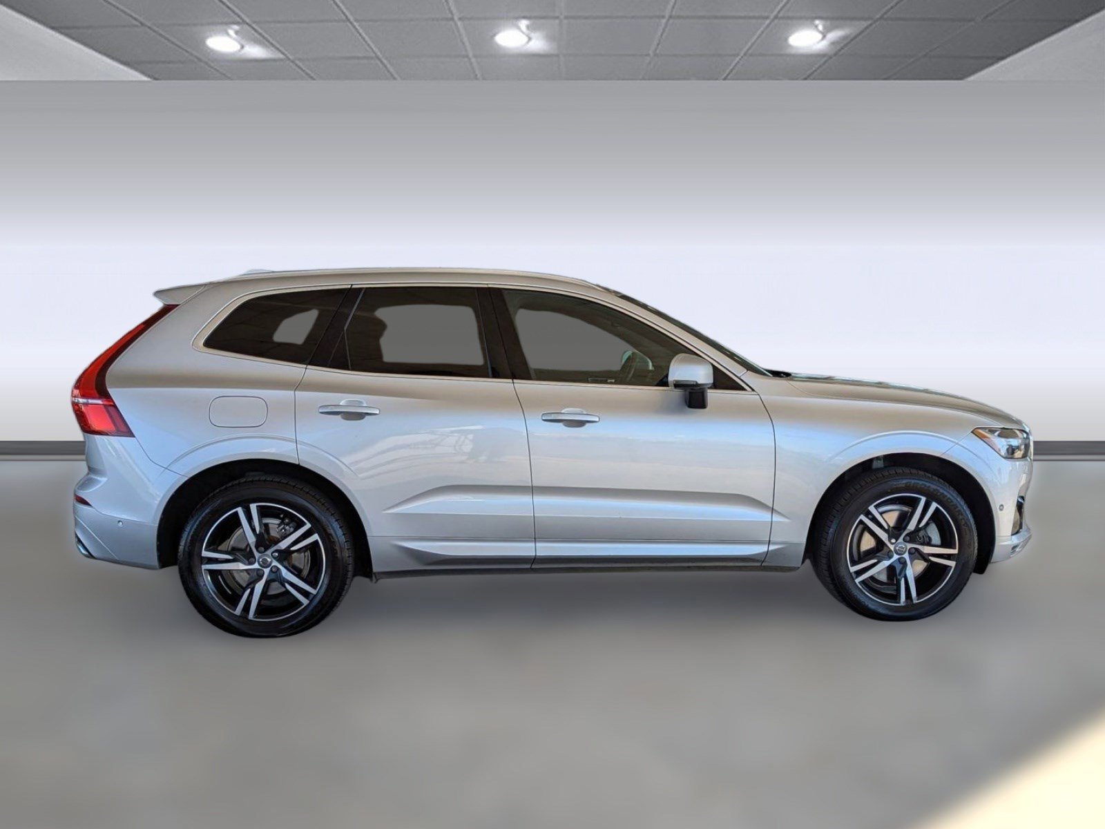 Used 2018 Volvo XC60 T6 R-Design w/ Convenience Package image 6
