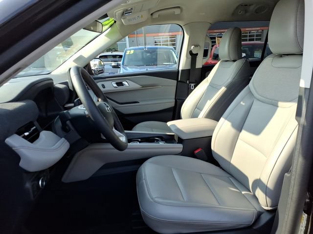 Certified 2025 Ford Explorer Active w/ Active Comfort Package AWD/4WD image 16