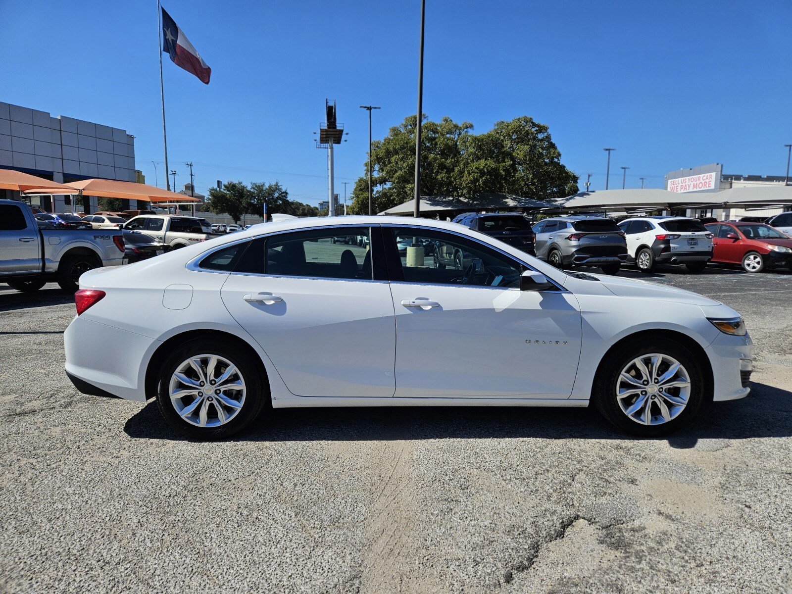 Used 2024 Chevrolet Malibu LT image 2