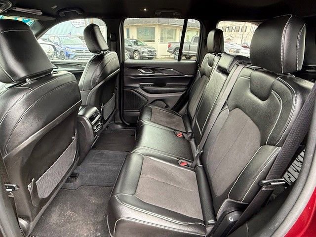 Used 2023 Jeep Grand Cherokee Altitude AWD/4WD image 13