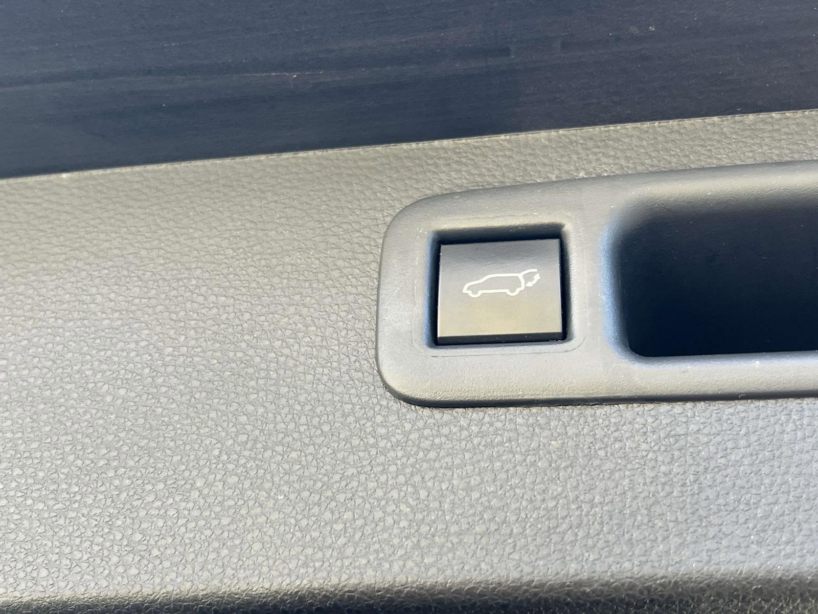 Used 2023 Toyota Highlander XLE image 11