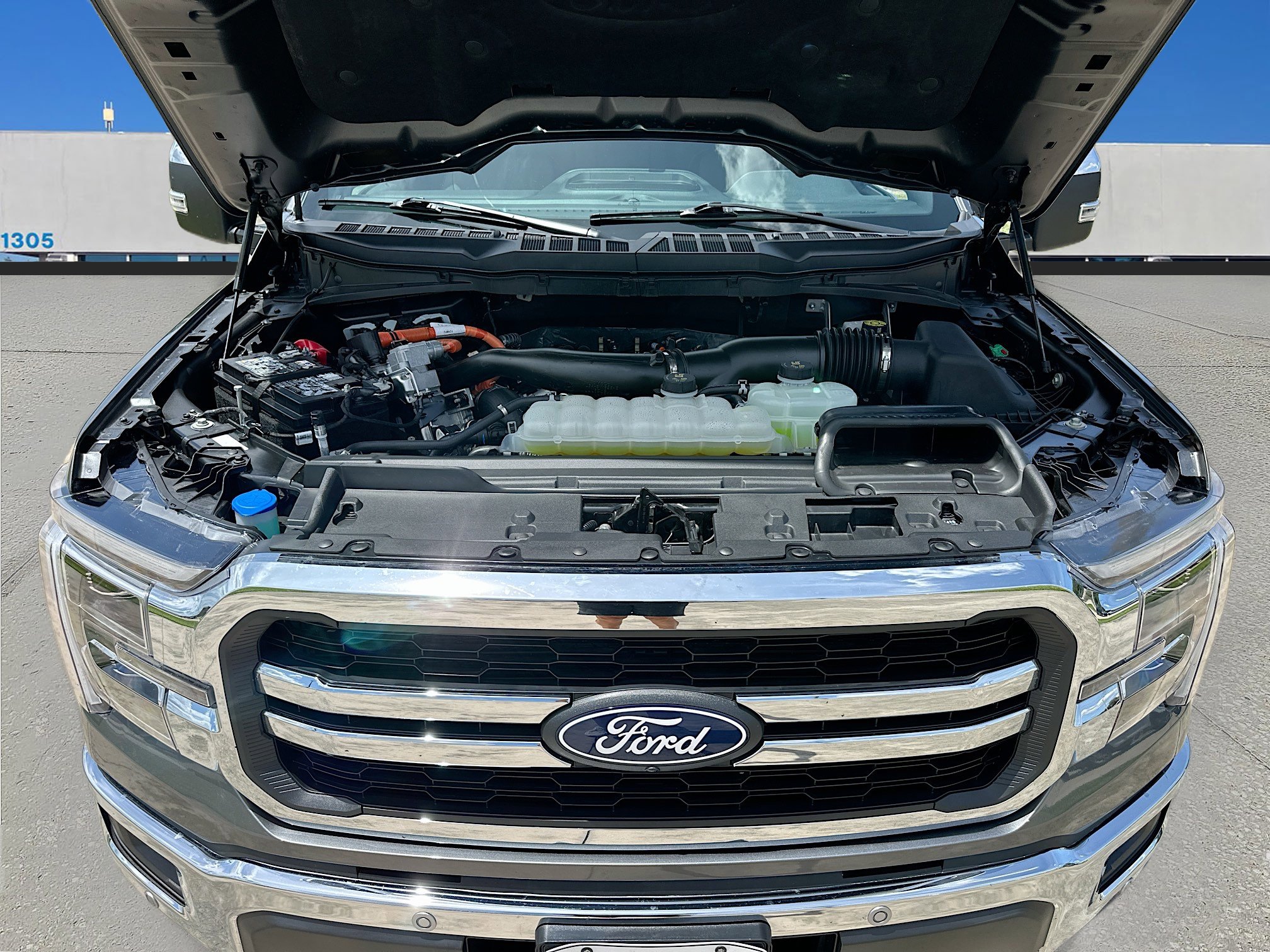Certified 2025 Ford F150 Lariat w/ Equipment Group 501A Mid AWD/4WD image 31