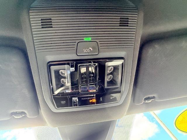 Used 2025 Volkswagen Atlas Cross Sport SEL Premium R-Line image 21