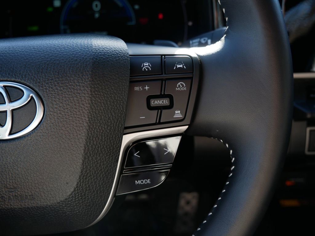 Used 2025 Toyota Camry SE FWD image 19