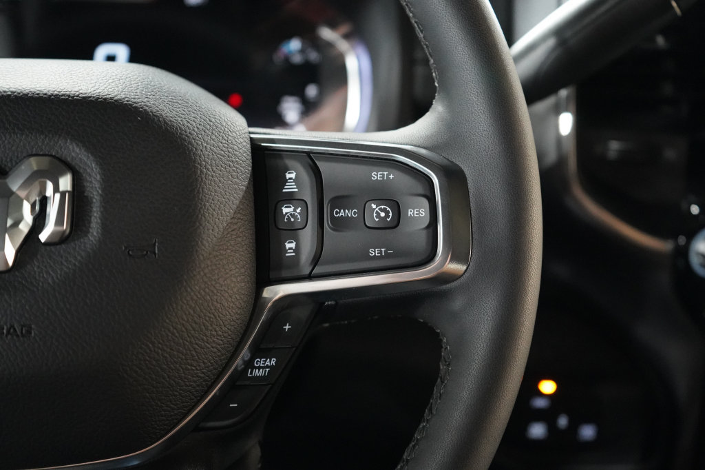Used 2025 RAM 2500 Laramie AWD/4WD image 17