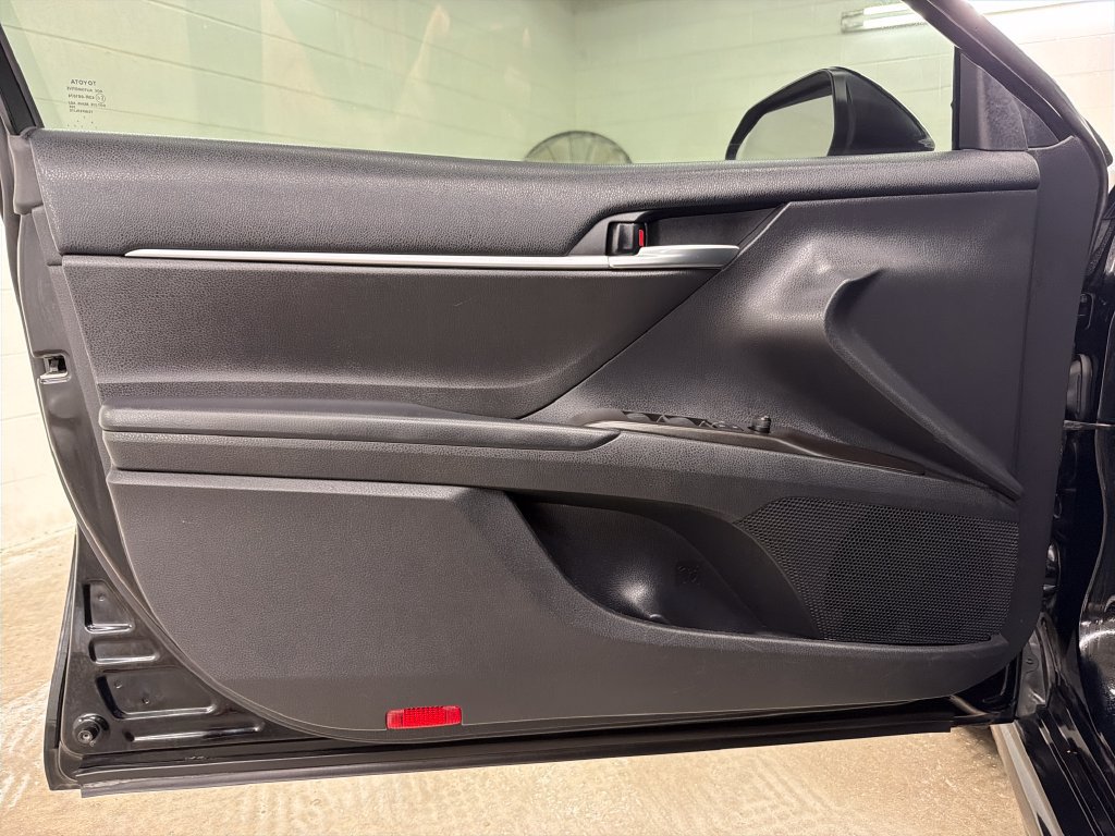 Used 2022 Toyota Camry SE FWD image 16