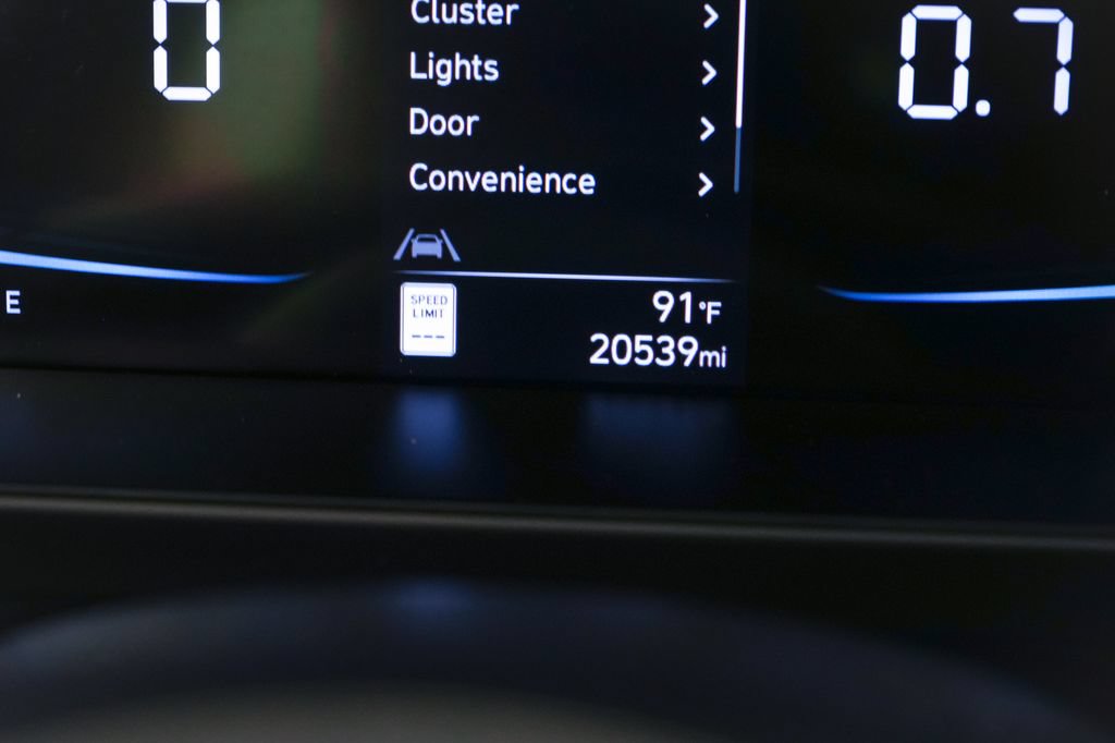 Used 2025 Hyundai Elantra Sport FWD image 17