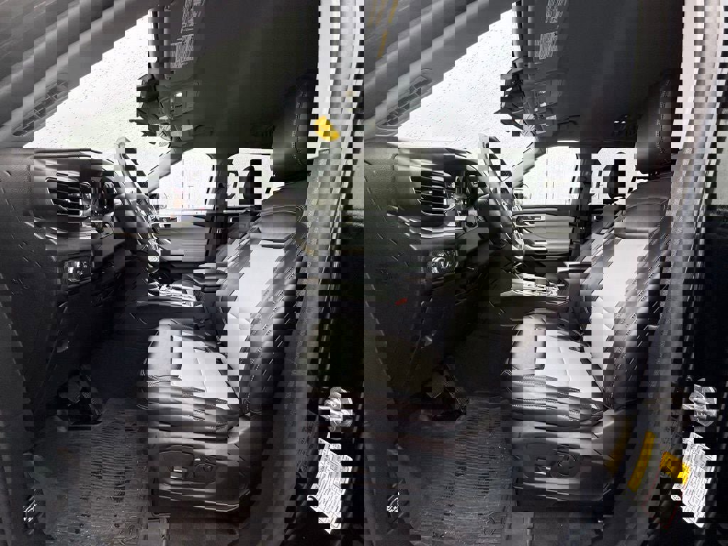 Certified 2022 Ford Explorer XLT w/ Equipment Group 202A image 21