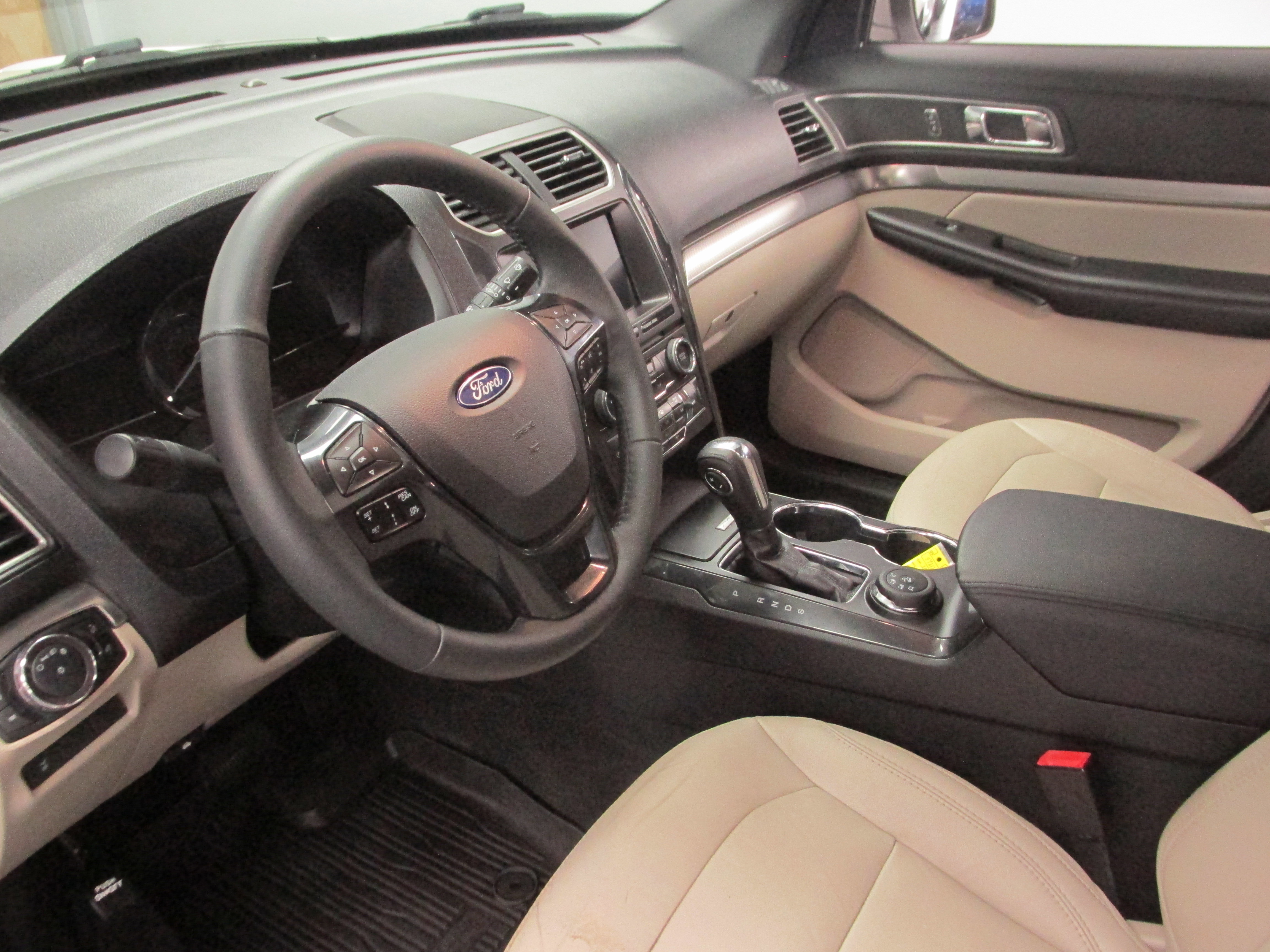 Certified 2018 Ford Explorer XLT w/ Equipment Group 202A image 23