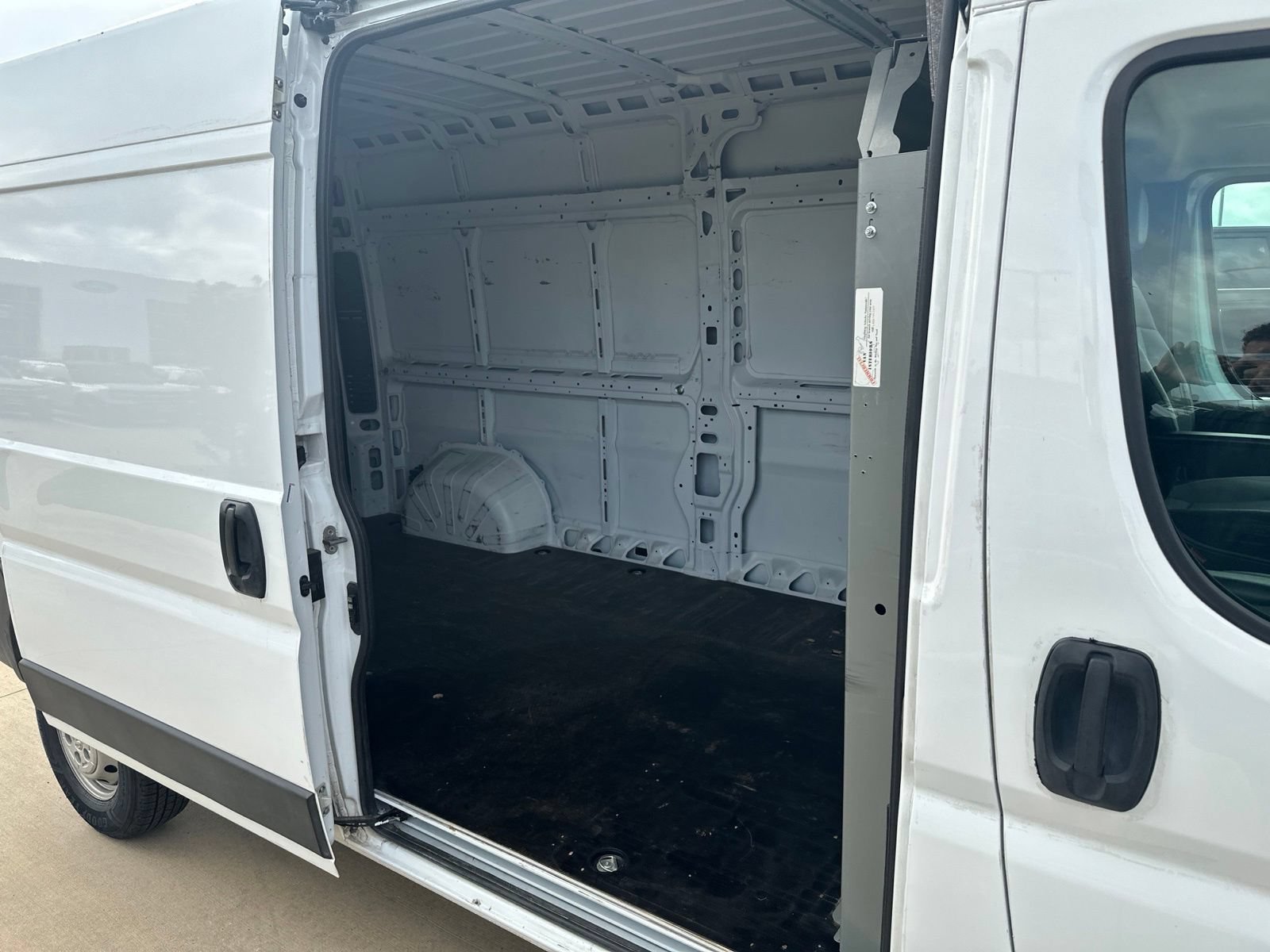 Used 2023 RAM ProMaster 2500 w/ Premium Convenience Group (B) FWD image 24