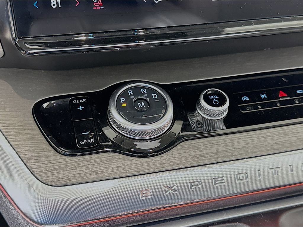 Certified 2025 Ford Expedition Max Platinum image 22