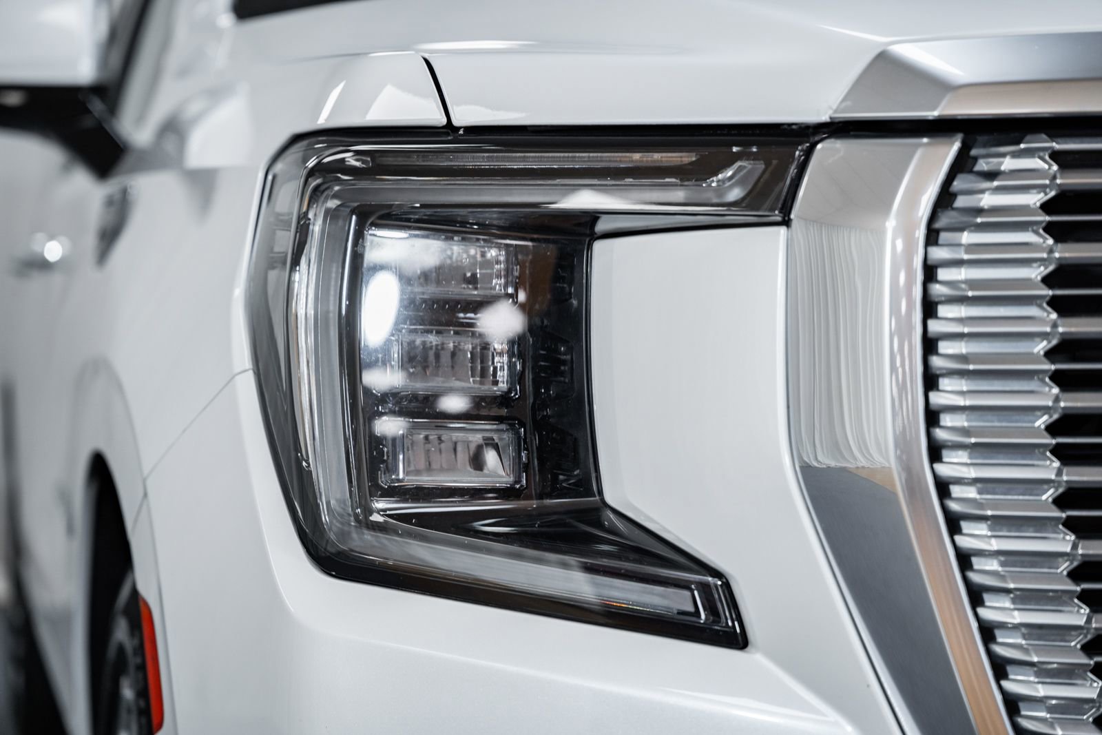 Used 2022 GMC Yukon Denali w/ Denali Premium Package AWD/4WD image 15