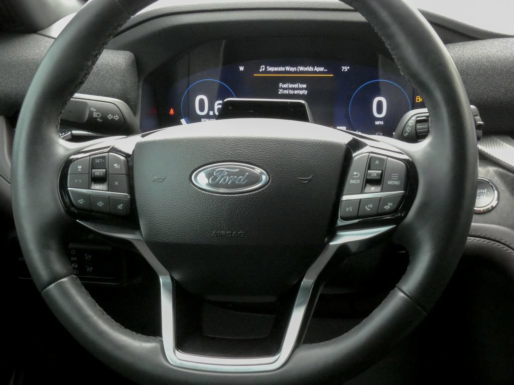 Certified 2025 Ford Explorer Platinum w/ Ultimate Package AWD/4WD image 10