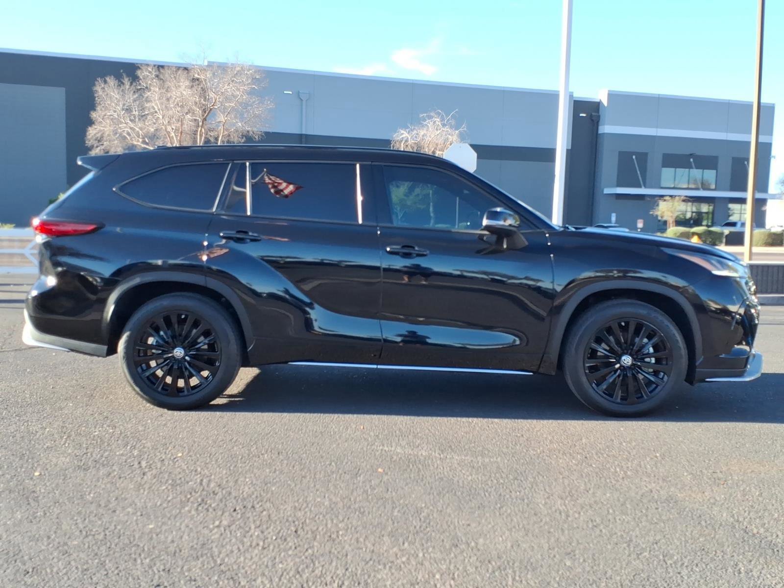 Used 2023 Toyota Highlander XSE image 2