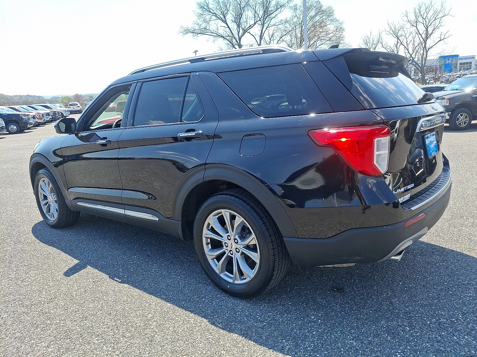 Certified 2022 Ford Explorer Limited image 2