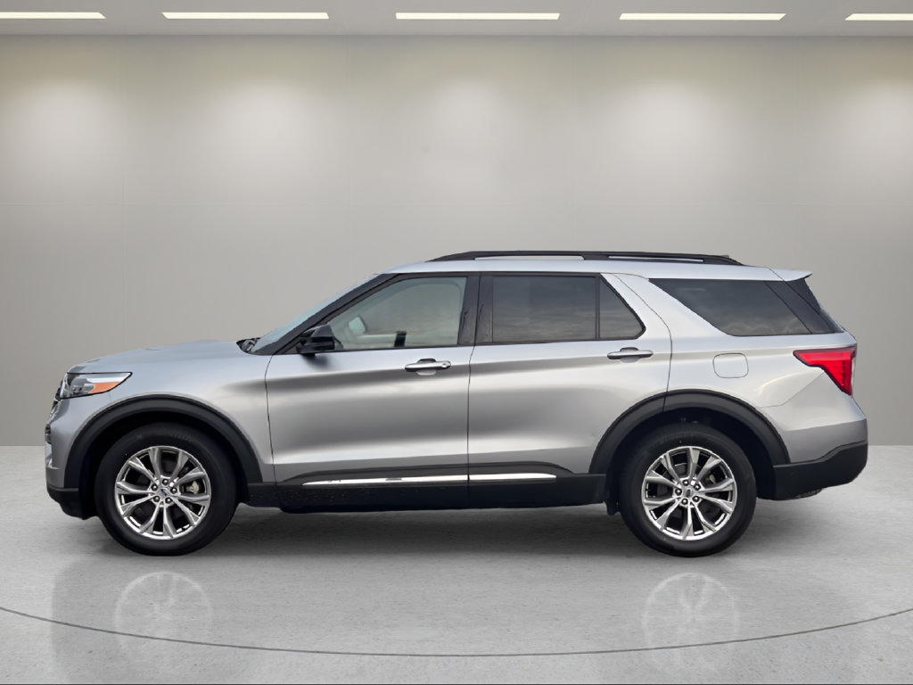 Certified 2023 Ford Explorer XLT w/ Equipment Group 202A AWD/4WD image 4