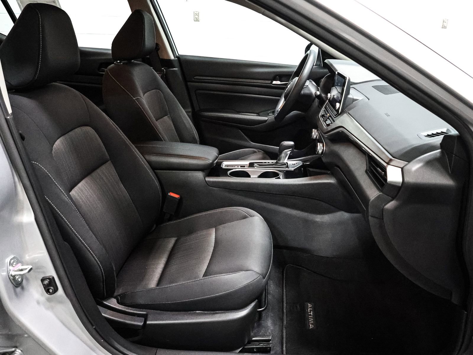 Used 2024 Nissan Altima 2.5 SV image 21