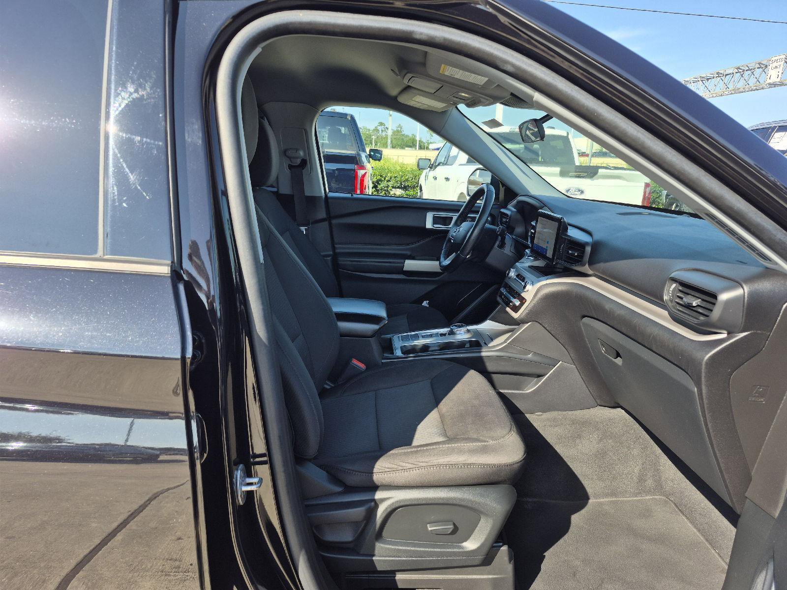 Certified 2022 Ford Explorer XLT RWD image 12