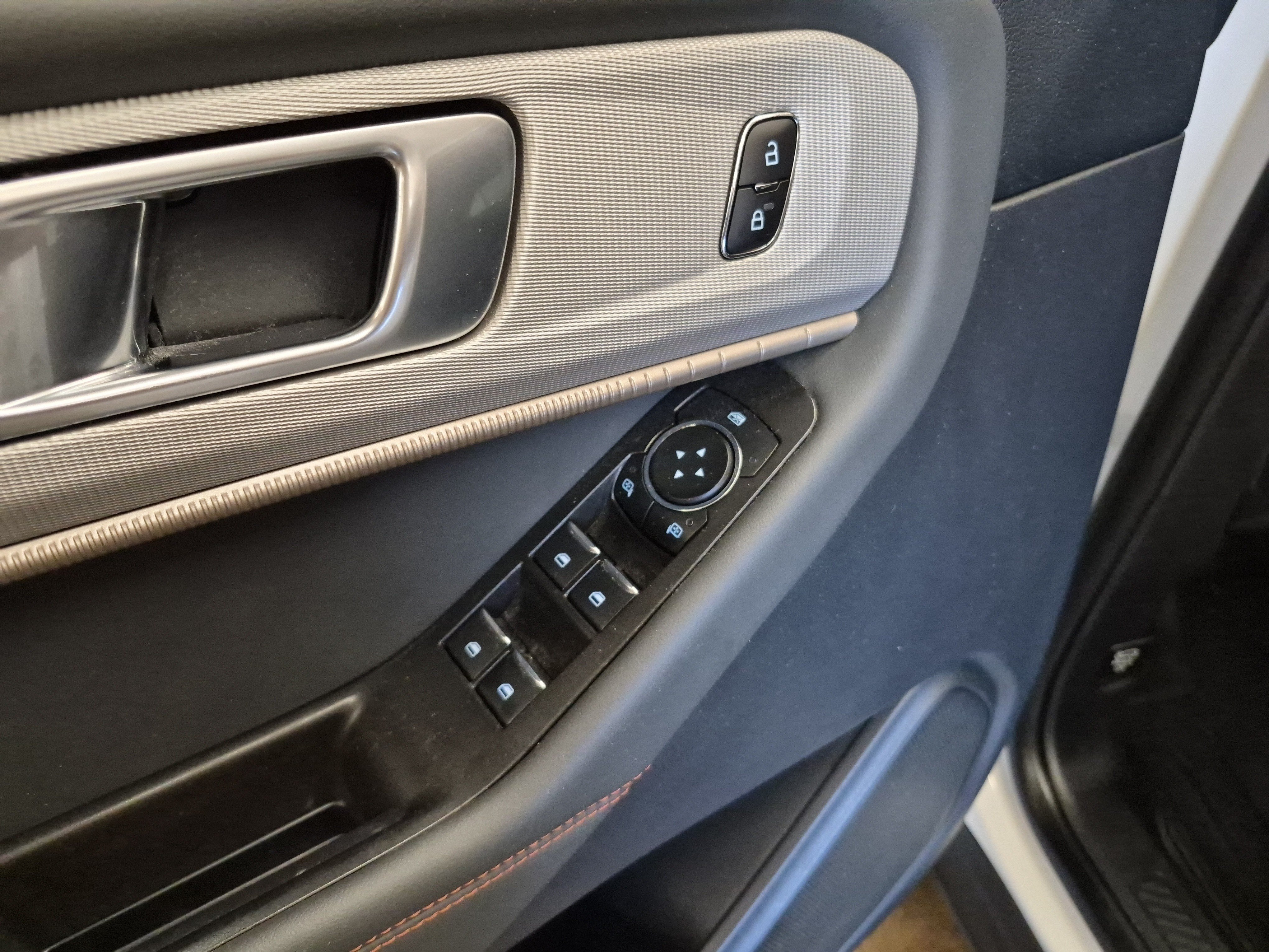 Certified 2025 Ford Explorer Active AWD/4WD image 10