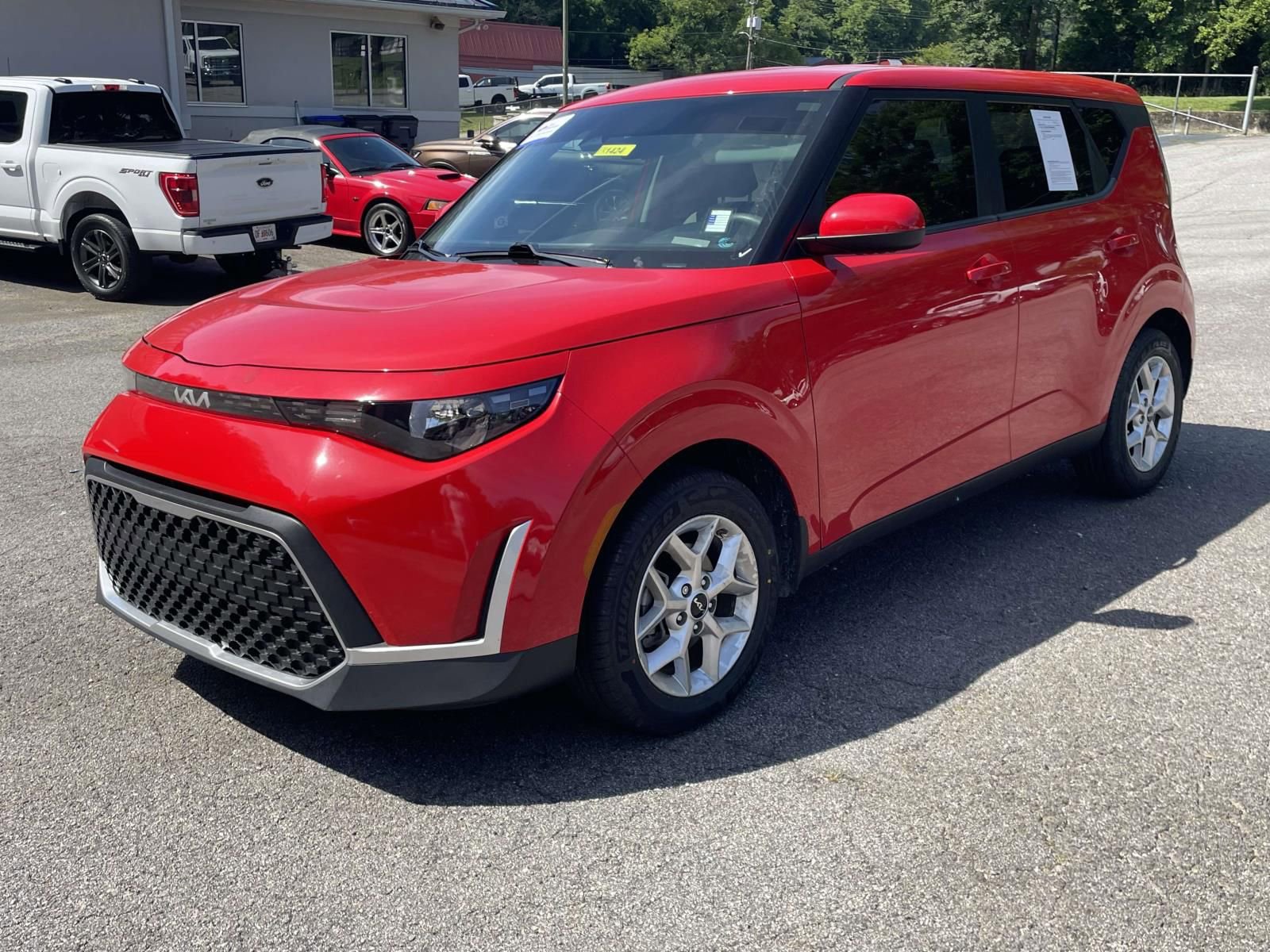 Used 2024 Kia Soul LX w/ Option Group 015 FWD image 10
