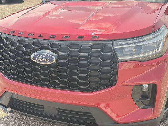 Certified 2025 Ford Explorer ST-Line w/ Premium Package AWD/4WD image 11