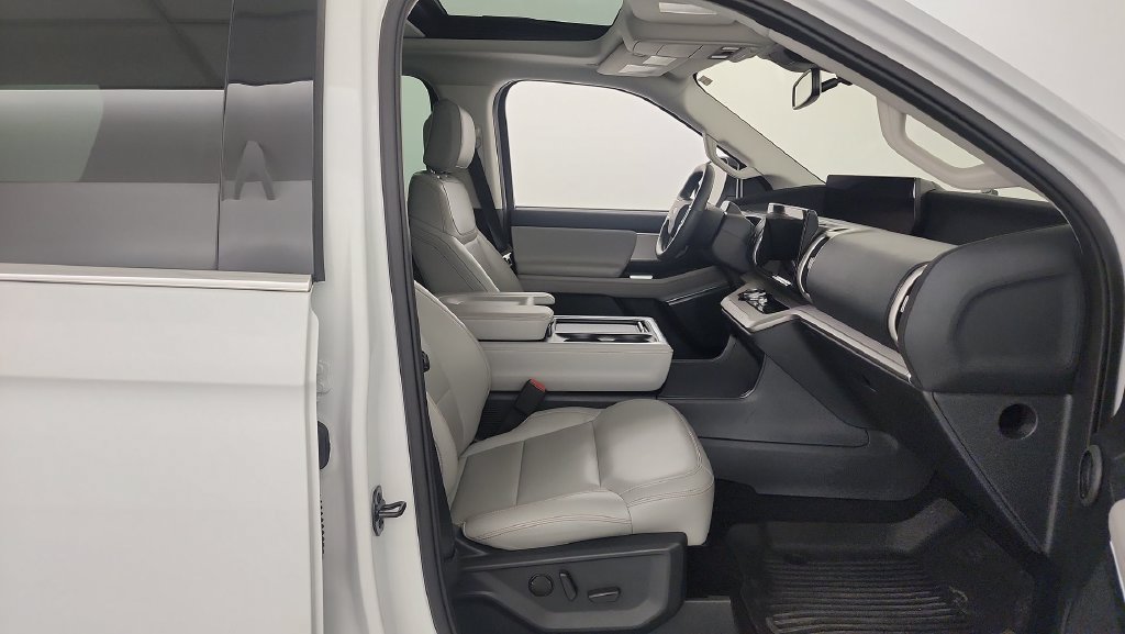 Certified 2025 Ford Expedition Active AWD/4WD image 32