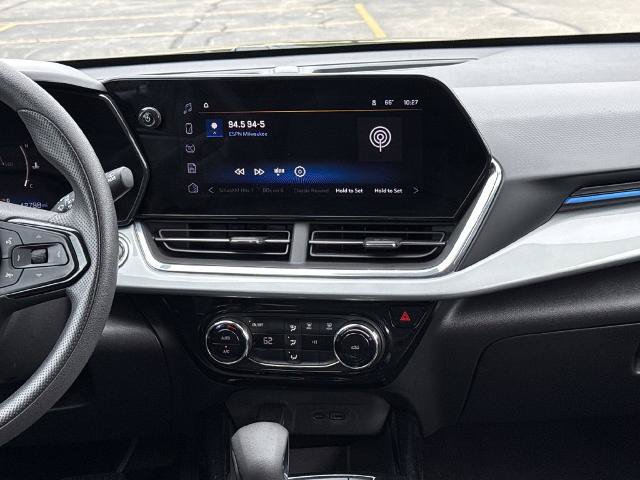 Used 2025 Chevrolet Trax LT FWD image 11