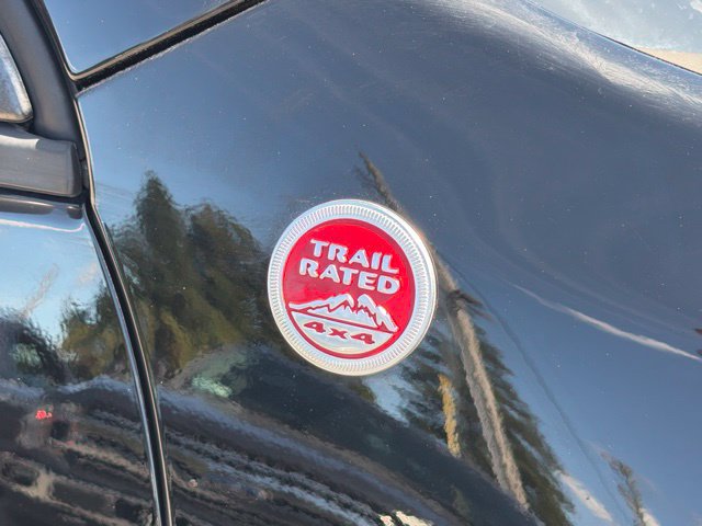 Used 2019 Jeep Cherokee Trailhawk w/ Cold Weather Group AWD/4WD image 17