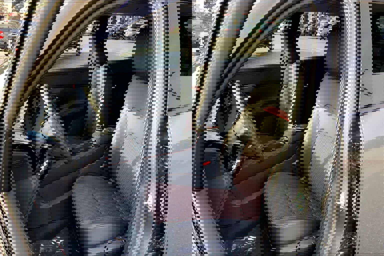 Used 2025 Nissan Kicks SR w/ Interior Electronics Package image 10