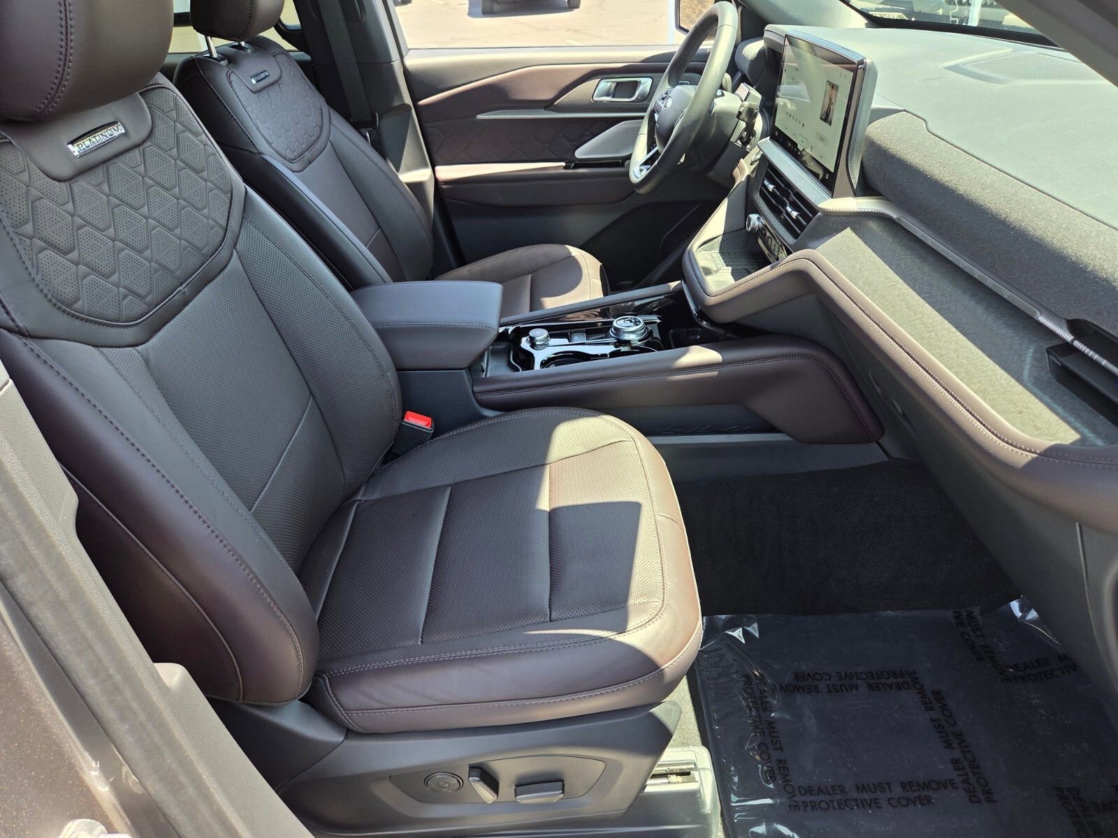 Certified 2025 Ford Explorer Platinum w/ Ultimate Package AWD/4WD image 17