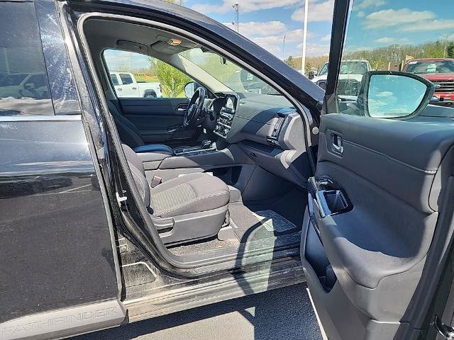 Used 2022 Nissan Pathfinder S AWD/4WD image 9