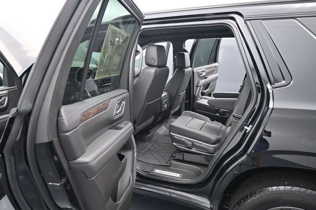 Used 2023 Chevrolet Tahoe Z71 w/ Luxury Package AWD/4WD image 17