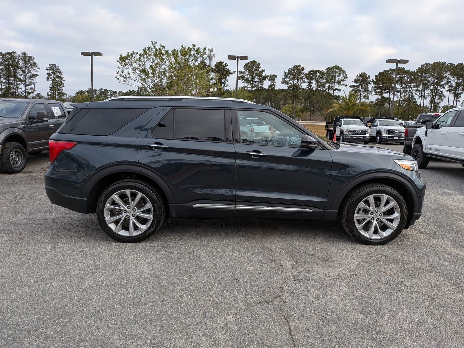 Certified 2023 Ford Explorer Platinum w/ Technology Package image 3