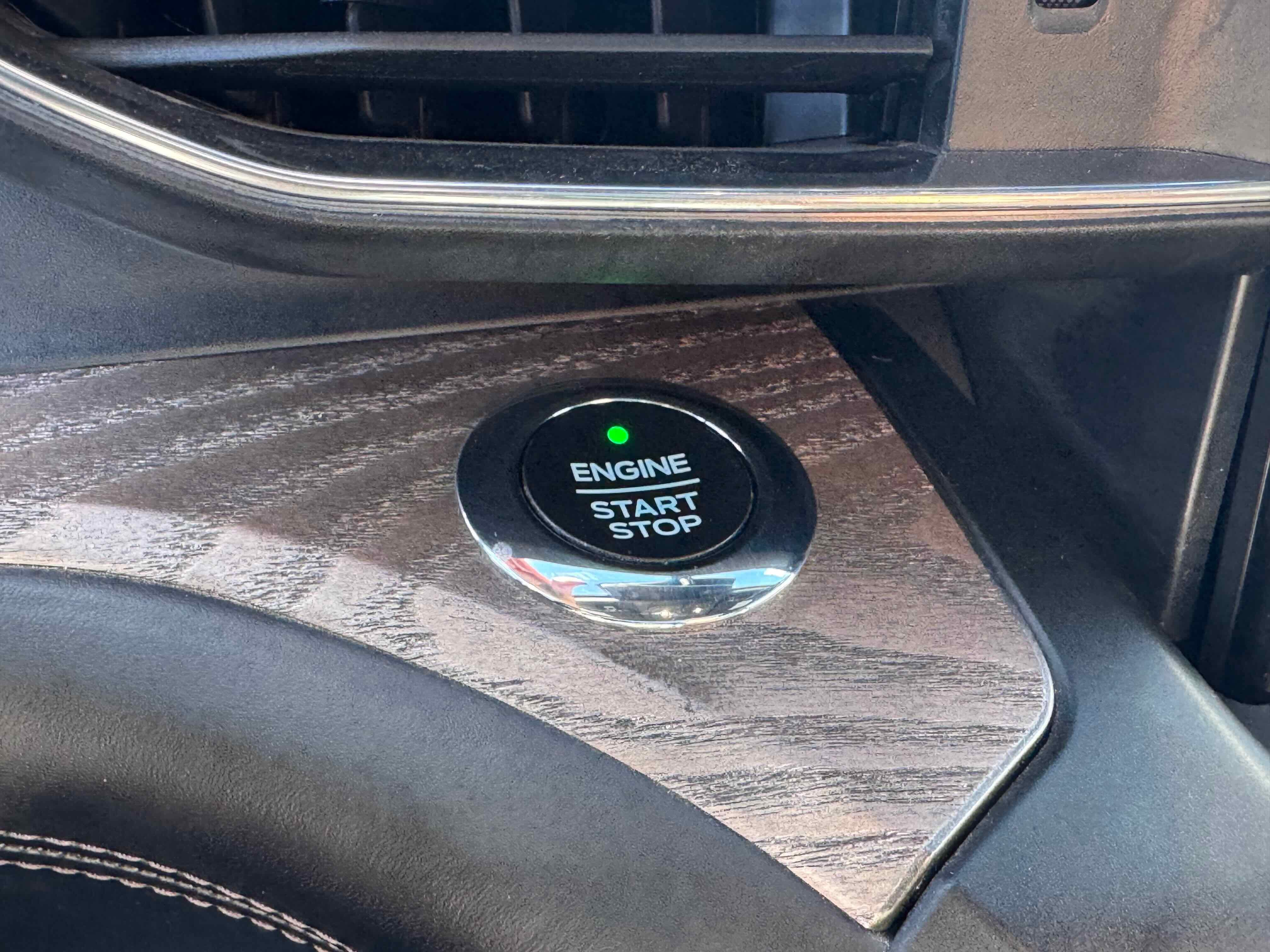 Certified 2020 Ford Explorer Platinum w/ Premium Technology Package image 25