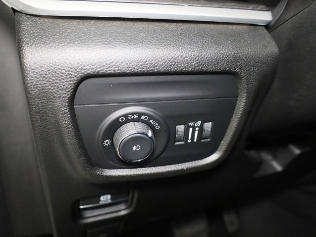 Used 2022 Jeep Grand Cherokee L Limited AWD/4WD image 24